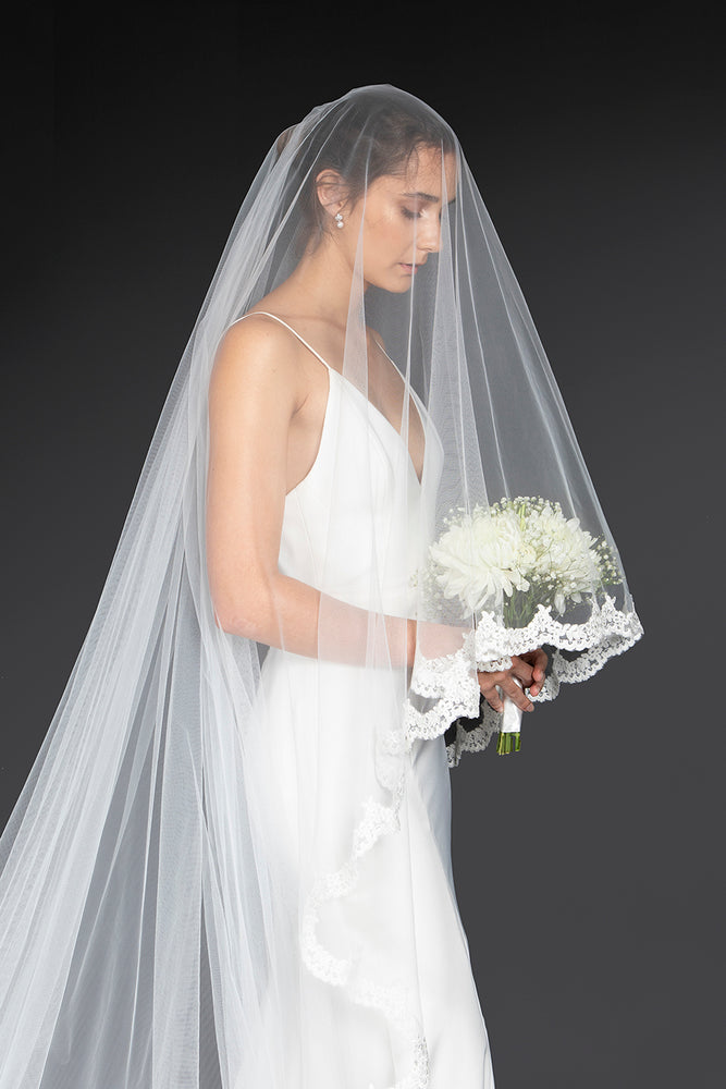 Thin Lace Edging Veil with Sequins