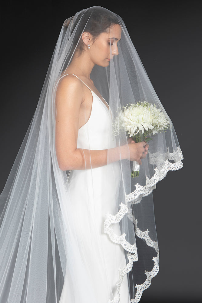 Thin Lace Edging Veil with Sequins