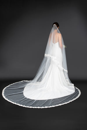 Floral lace edging veil