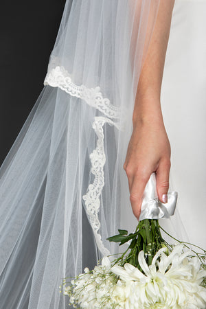 Thin lace edging veil