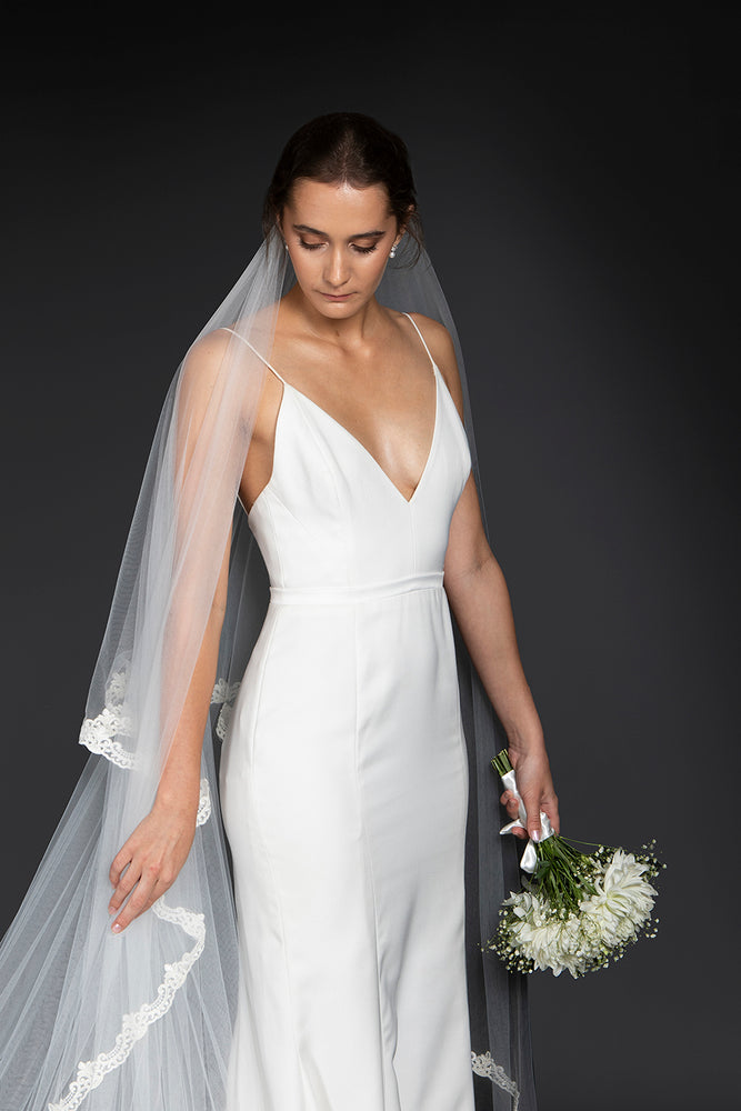 Thin lace edging veil